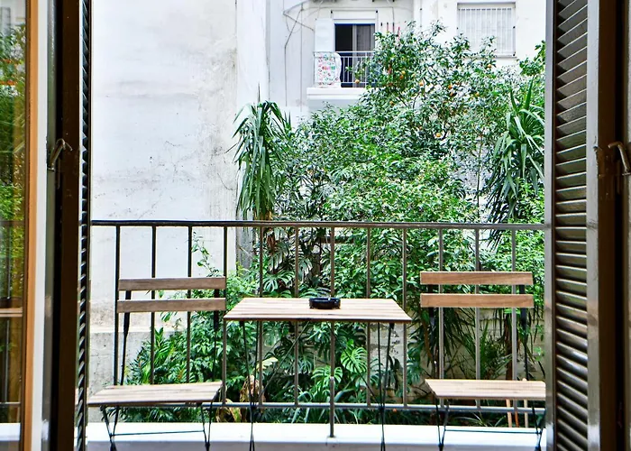 Thiras Lovely Apartment By Zain