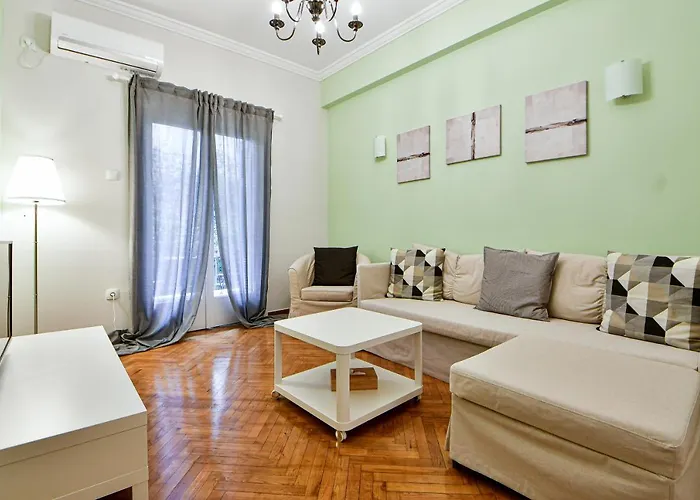 Thiras Lovely Apartment By Zain